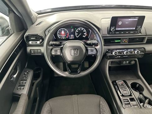 Used 2025 Honda Pilot Sport image 10