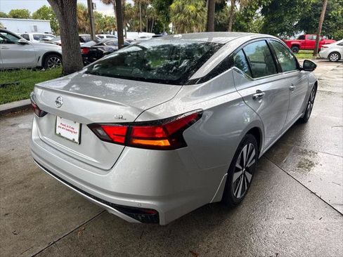 Used 2020 Nissan Altima 2.5 SL FWD image 8