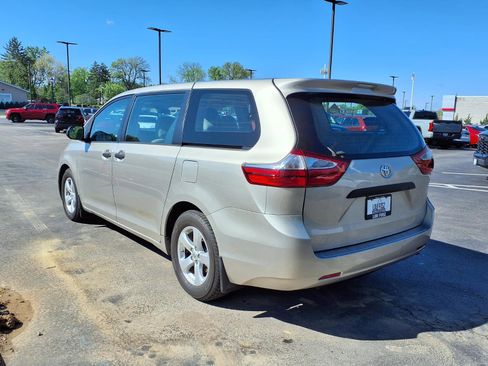 Used 2017 Toyota Sienna L image 27