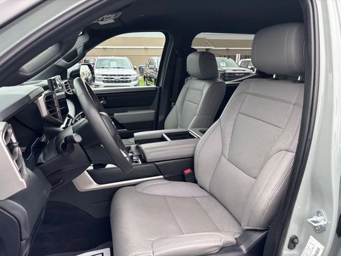 Used 2025 Toyota Tundra Limited AWD/4WD image 13