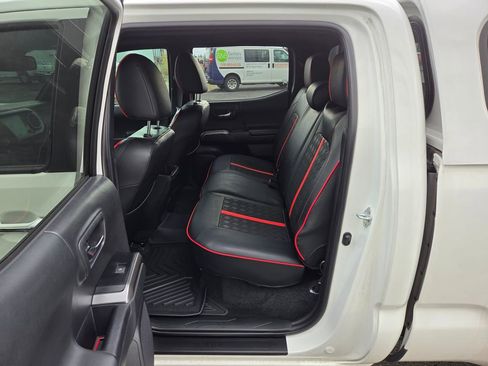 Used 2023 Toyota Tacoma Limited w/ Black Out Package (TMS) image 15