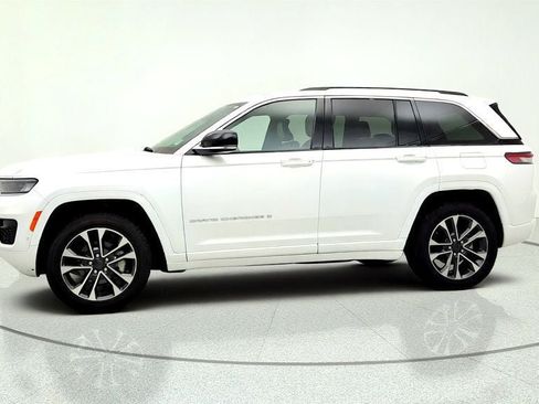 Used 2022 Jeep Grand Cherokee Overland w/ Luxury Tech Group IV AWD/4WD image 8