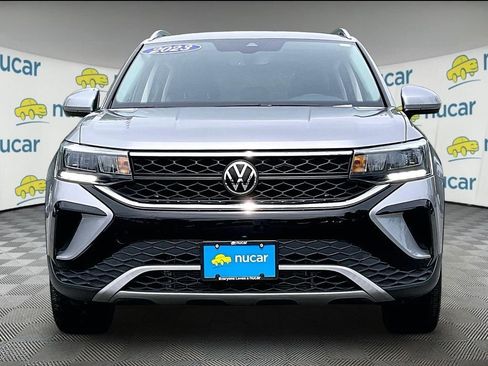 Used 2023 Volkswagen Taos SE w/ Panoramic Sunroof Package AWD/4WD image 2