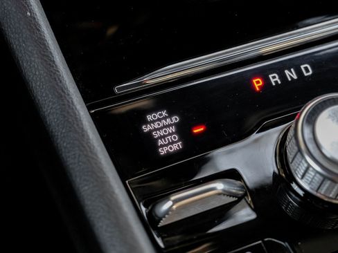 Used 2022 Jeep Grand Cherokee Overland w/ Luxury Tech Group IV image 36