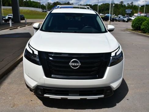Used 2023 Nissan Pathfinder SL w/ Lighting Package (N92) AWD/4WD image 8
