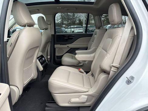 Used 2023 Lincoln Aviator AWD w/ Premium Package image 13