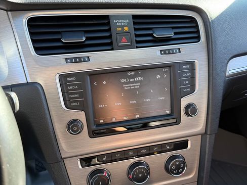 Used 2016 Volkswagen Golf SE w/ Lighting Package image 24