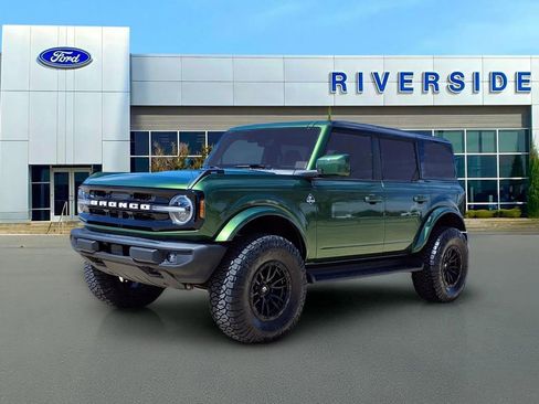 Used 2025 Ford Bronco Outer Banks image 3