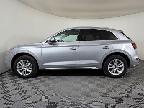 Used 2023 Audi Q5 2.0T Premium w/ Convenience Package AWD/4WD image 2