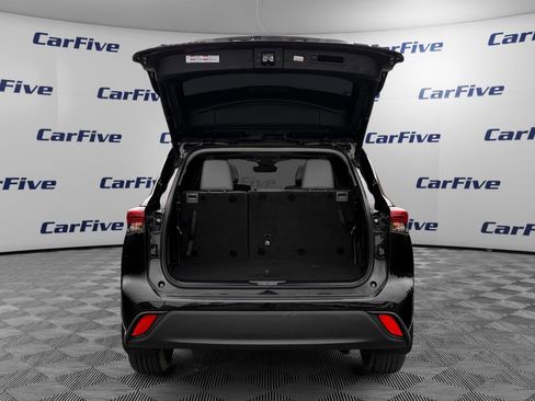 Used 2020 Toyota Highlander XLE AWD/4WD image 9