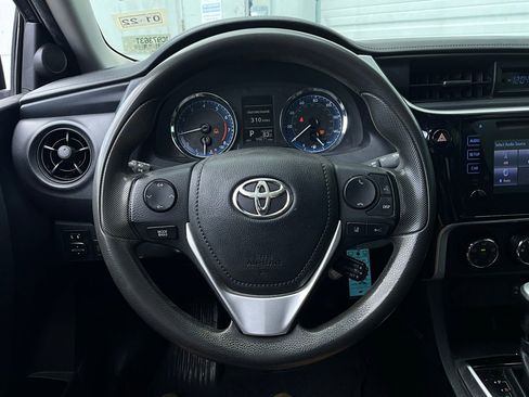 Used 2018 Toyota Corolla L image 25