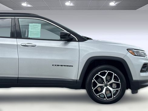 Used 2025 Jeep Compass Limited AWD/4WD image 34