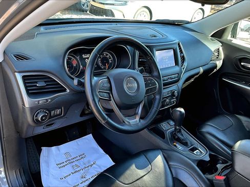 Used 2021 Jeep Cherokee Latitude Plus image 16