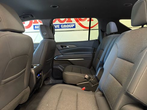 Used 2025 Chevrolet Traverse LT image 22