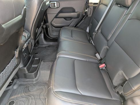 Used 2025 Jeep Wrangler Unlimited Sahara AWD/4WD image 12