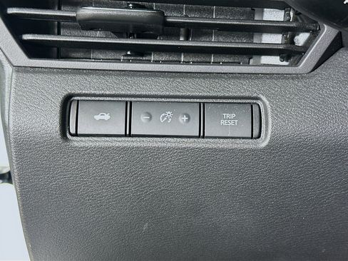 Used 2023 Nissan Altima 2.5 SR FWD image 17
