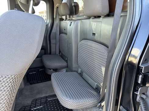 Used 2013 Nissan Frontier SV image 11