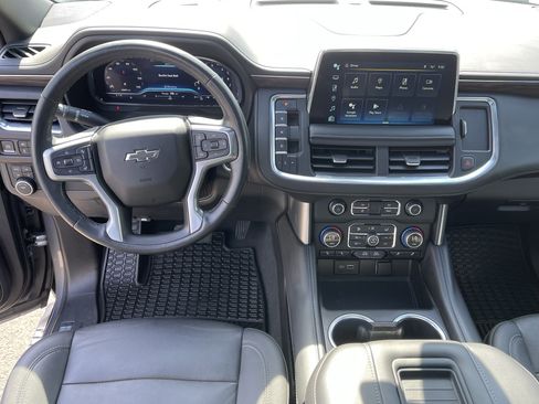 Used 2022 Chevrolet Tahoe Z71 w/ Luxury Package AWD/4WD image 12