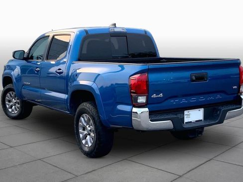 Used 2018 Toyota Tacoma SR5 AWD/4WD image 12