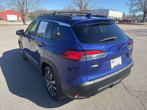Used 2024 Toyota Corolla Cross XLE image 3