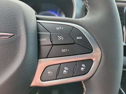 Used 2026 Chrysler Pacifica Select FWD image 28