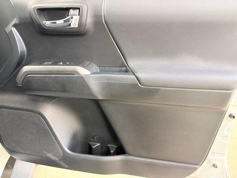 Used 2017 Toyota Tacoma TRD Sport w/ Tow Package AWD/4WD image 30
