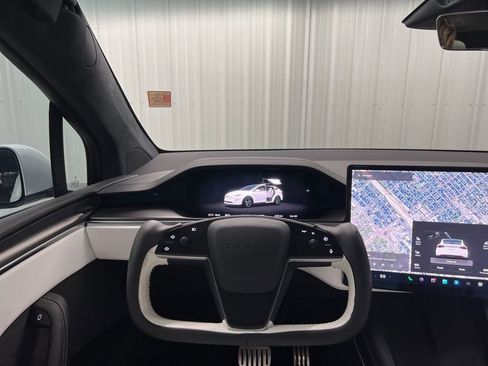 Used 2023 Tesla Model X Plaid image 17