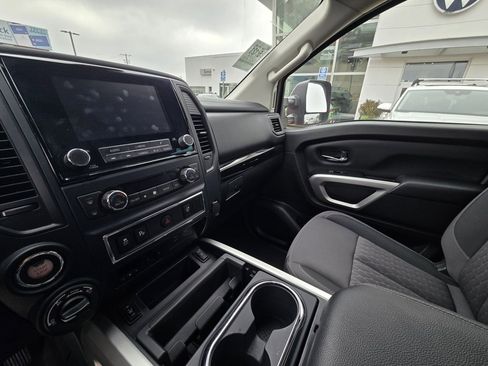 Used 2024 Nissan Titan SV w/ SV Convenience Package image 15