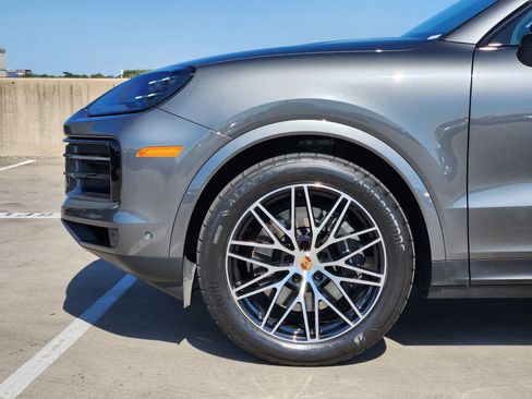 Certified 2025 Porsche Cayenne Coupe image 13