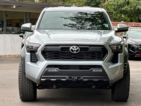 Used 2024 Toyota Tacoma TRD Off-Road w/ TRD Off Road Upgrade Package AWD/4WD image 10