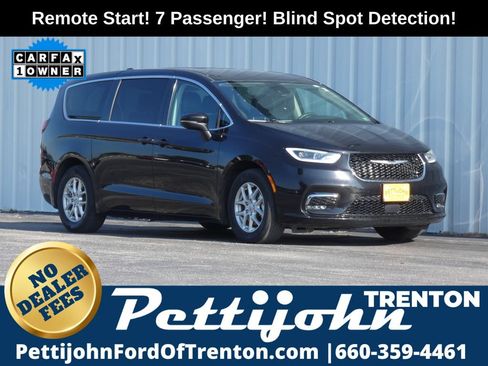 Used 2023 Chrysler Pacifica Touring-L FWD image 1