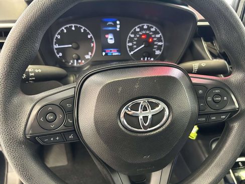 Used 2025 Toyota Corolla LE FWD image 18