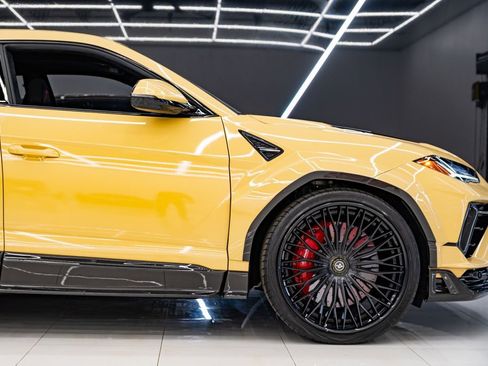 Used 2023 Lamborghini Urus Performante AWD/4WD image 11