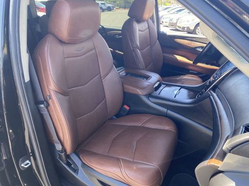 Used 2017 Cadillac Escalade Premium Luxury AWD/4WD image 14