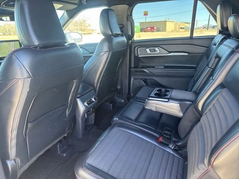 Used 2025 Ford Explorer ST-Line w/ ST-Line Street Pack image 21