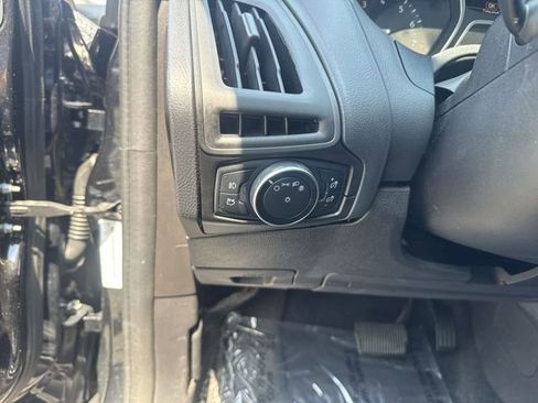 Used 2016 Ford Focus SE FWD image 23