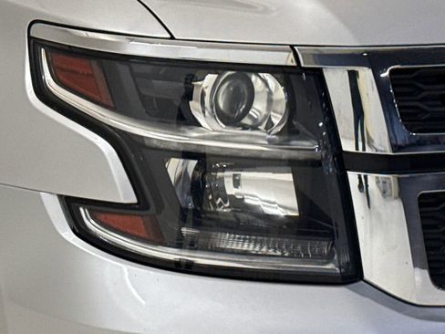 Used 2019 Chevrolet Suburban LT image 5