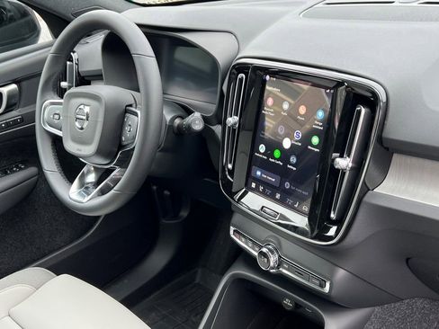 New 2026 Volvo EX40 Plus w/ Protection Package Premier image 7