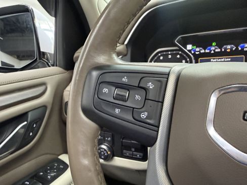 Used 2021 GMC Yukon XL Denali w/ Denali Premium Package AWD/4WD image 15