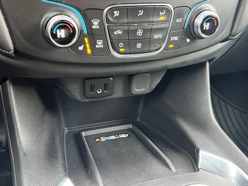 Used 2023 Chevrolet Traverse LT image 31