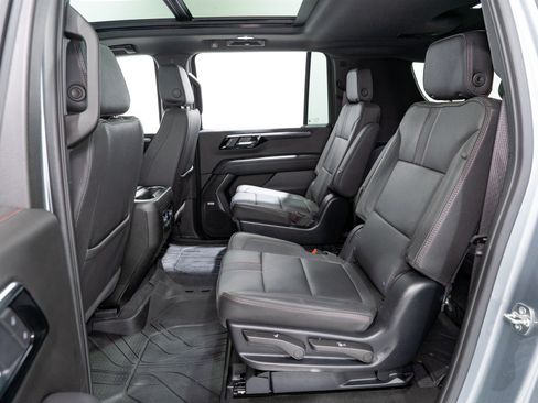 Used 2025 Chevrolet Suburban RST w/ Comfort Package AWD/4WD image 32