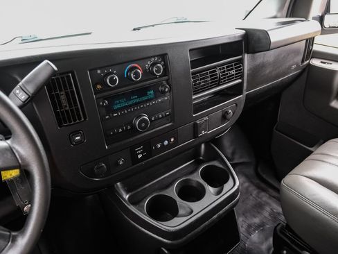 Used 2022 GMC Savana 2500 RWD image 16