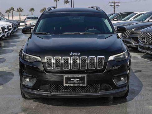 Used 2019 Jeep Cherokee Latitude w/ Popular Appearance Group image 2