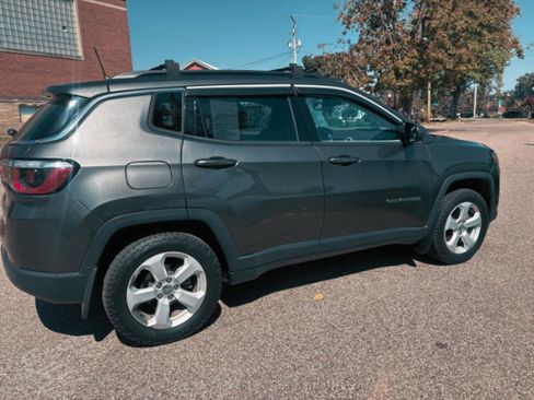 Used 2018 Jeep Compass Latitude w/ Popular Equipment Group AWD/4WD image 4