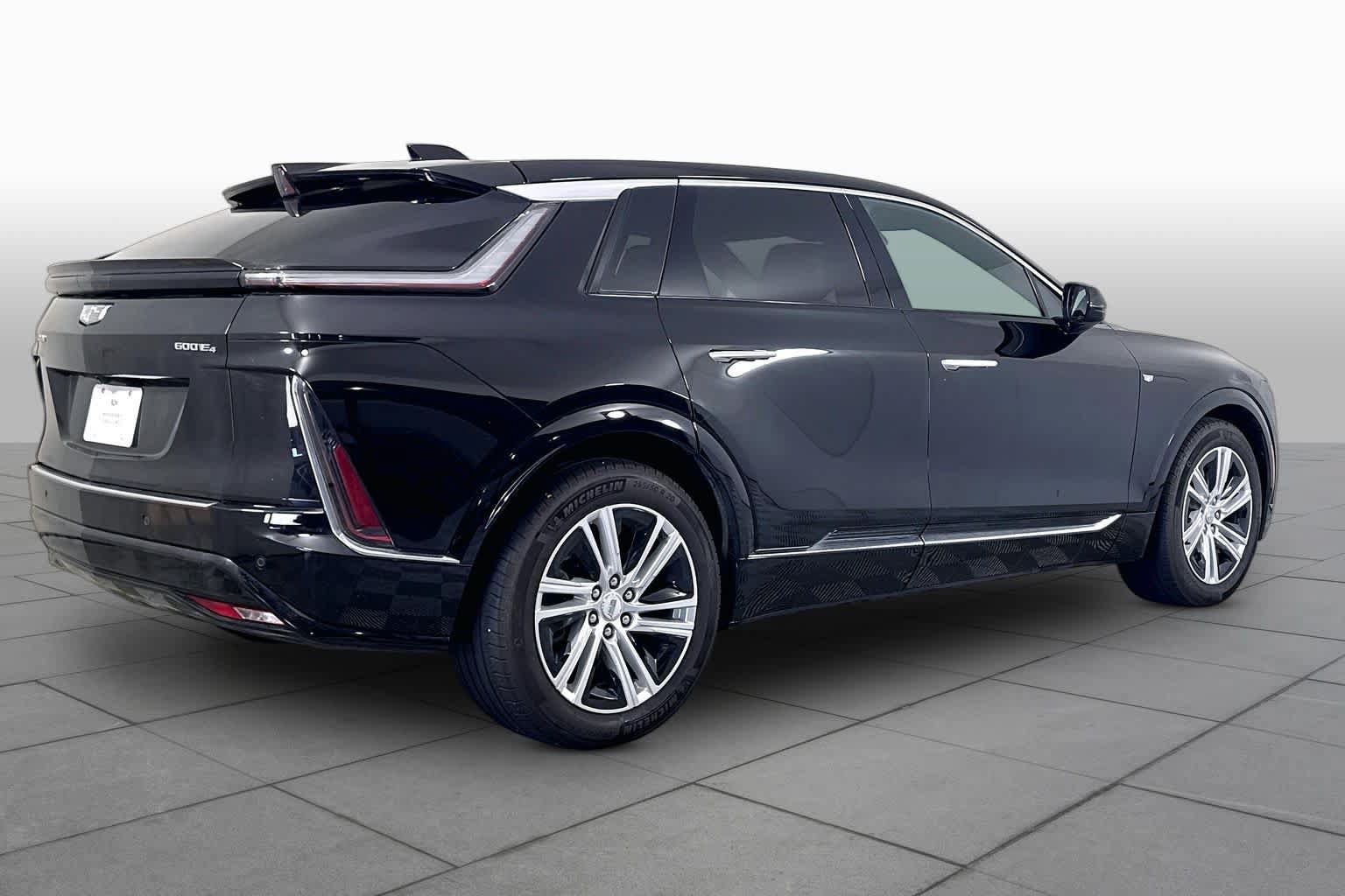 Used 2024 Cadillac Lyriq Tech AWD/4WD image 12