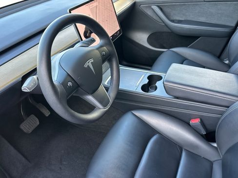 Used 2023 Tesla Model Y Long Range AWD/4WD image 9