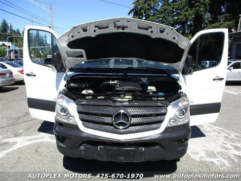Used 2016 Mercedes-Benz Sprinter 2500 image 15