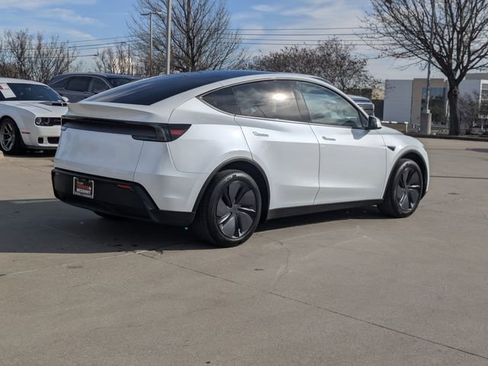 Used 2026 Tesla Model Y 2WD image 6