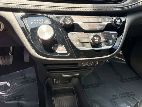 Used 2025 Chrysler Pacifica Select FWD image 23