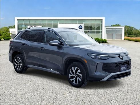 Used 2025 Volkswagen Tiguan S image 9